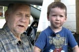 Cụ ông cầu cứu cậu bé 3 tuổi và cái kết đầy cảm động