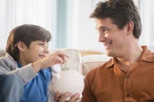 Những tỷ phú Mỹ lập nghiệp từ bàn tay trắng dạy con kiếm tiền thế nào?