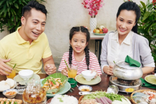 Vài suy ngẫm về cách giáo dục con trên bàn ăn