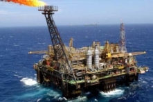 Giá dầu tăng vọt sau khi OPEC thông báo cắt giảm sản lượng