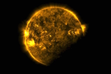 Video: Tàu vũ trụ NASA ghi hình thiên thực kép hiếm có