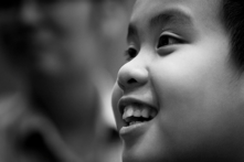 Em mang mẹ đi khắp mọi nẻo đường em qua…