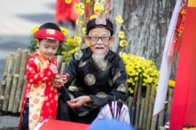 Bàn chuyện bỏ Tết hay không: Về mặt tinh thần, nước Việt đã ốm rồi