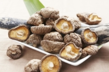 Những bài thuốc bí truyền giải độc gan do rượu và thuốc lá. Kỳ 1: Canh nấm hương