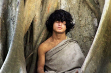 Cậu thiếu niên Nepal ngồi thiền dưới gốc cây 8 tháng không ăn không uống