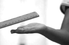 Cô giáo chủ nhiệm đánh 23/27 học sinh lớp 4 vì bài kiểm tra điểm thấp