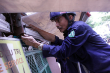 Sau khoán xe công nên chăng cũng ‘khoán’ cả vỉa hè?