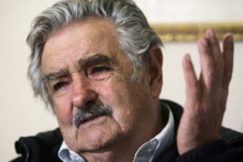 Tổng thống nghèo nhất thế giới nói về tiền bạc và cuộc sống (video)