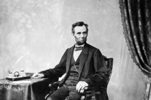 Tổng thống Abraham Lincoln: Nhân phẩm là cây, thanh danh là bóng