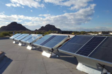 Tấm pin năng lượng mặt trời tạo ra 5 lít nước sạch từ không khí