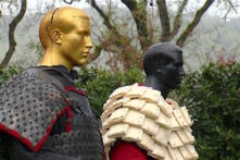 Sức bảo vệ đáng kinh ngạc của áo giáp cổ đại làm từ… giấy (video)