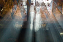 Triển lãm ảnh giúp 200 người nghèo bị đục thủy tinh thể được phẫu thuật