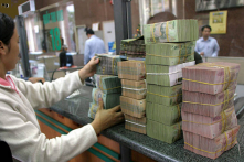 NHNN tiếp tục bơm ròng 45.200 tỷ đồng, lãi suất liên ngân hàng tăng mạnh