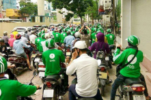 Bloomberg: Ở Việt Nam càng học cao càng khó kiếm việc