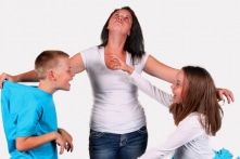 Cha mẹ đừng làm “quan tòa đáng sợ” khi xử lý mâu thuẫn giữa các con