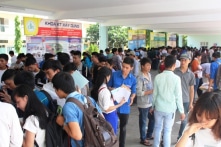 Từ năm 2017, tân sinh viên nhập học không cần xác nhận sơ yếu lý lịch