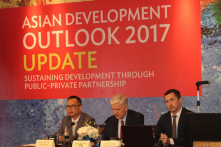 ADB cảnh báo rủi ro nợ xấu Việt Nam tăng cao do nới lỏng tín dụng