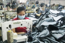 Kiến nghị Thủ tướng ngừng tăng lương tối thiểu vùng