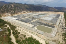 Bãi xỉ Nhiệt điện Vĩnh Tân 2 làm đất và nước nhiễm mặn