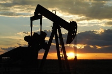 Dầu mỏ: Cuộc chiến giá dầu giữa OPEC, Nga và Mỹ
