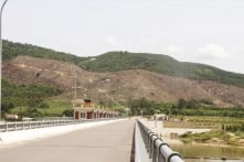 Mưa lớn, xả lũ, sạt lở – Rừng đã đi đâu?