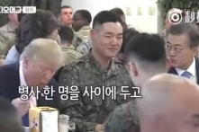 Người lính “khó xử” khi ngồi ăn giữa 2 vị tổng thống Mỹ và Hàn Quốc