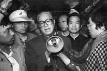 Nhiều người đến tưởng niệm ngày giỗ Triệu Tử Dương, hy vọng được trả lại sự thật lịch sử