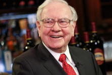 Các nhà đầu tư cổ phiếu Apple được khuyên giữ bình tĩnh sau sự kiện Warren Buffett giảm cổ phần