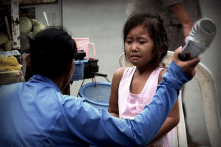 Bạo hành trẻ em ở Việt Nam: Chúng ta có đang vô cảm trước cái ác?