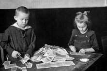 Bộ ảnh: Những chuyện ‘cười ra nước mắt’ trong siêu lạm phát năm 1923 ở Đức