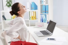 Đứng ngồi sai tư thế ảnh hưởng sức khỏe cả cuộc đời