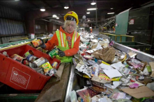 Trung Quốc dừng nhập rác thải nhựa, Anh Quốc hoang mang
