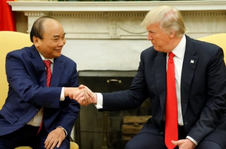 Việt Nam chưa sẵn sàng đặt cược vào Trump