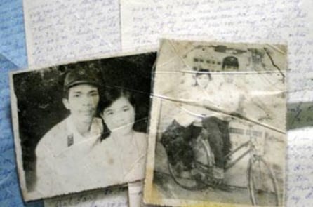Lần đầu được khóc công khai