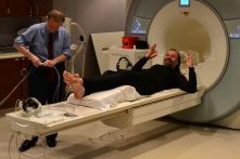 Kết quả chụp quét tiết lộ vì sao “người băng” Wim Hof có khả năng kháng lạnh phi thường