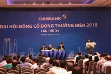 Để mất gần 300 tỷ, cổ đông đòi TGĐ Eximbank từ chức?