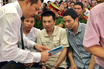 Nếu không nghe tiếng trống, tiếng súng sẽ vang lên