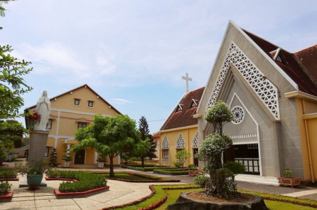 Những người ở Thủ Thiêm (*)