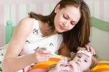 4 điều các bậc cha mẹ nên biết khi trẻ bị sốt