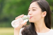 Có phải ai cũng nên uống nhiều nước?