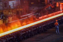 Tổng thống Donald Trump tăng thuế nhập khẩu lên 25% đối với nhôm và thép