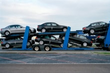 Thuế quan ô tô nhập khẩu tiếp tục được ông Trump nhắc tên