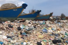 Sốc với biển rác dài cả km