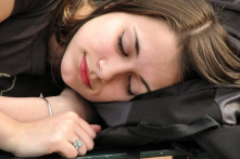 Bắt bệnh thâm quầng mắt và cách điều trị