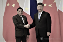 2 năm sau khi xoay trục sang TQ, Duterte vẫn ‘mòn mỏi’ chờ tiền của Bắc Kinh