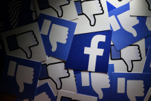 Facebook cho phép một gia đình Nam Sudan bán đấu giá cô con gái 16 tuổi
