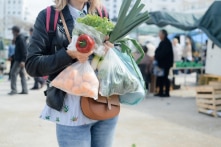 10 cách đơn giản để giảm thiểu rác thải nhựa trong nhà bạn