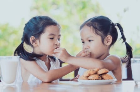 Bà mẹ khiến dân mạng thán phục khi rèn hai con 6 tuổi dậy sớm mỗi ngày