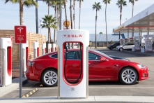 Tesla mất giá gần 700 tỷ USD, gấp 3 tổng vốn hóa thị trường của Disney