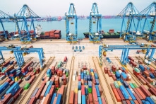 Thâm hụt thương mại Hoa Kỳ tăng cao nhất trong 12 năm lên tới 679 tỷ đô la